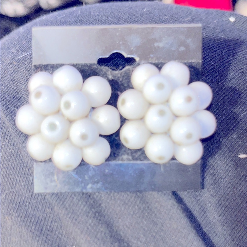1940s vintage milk glass White Beaded Earrings nwot